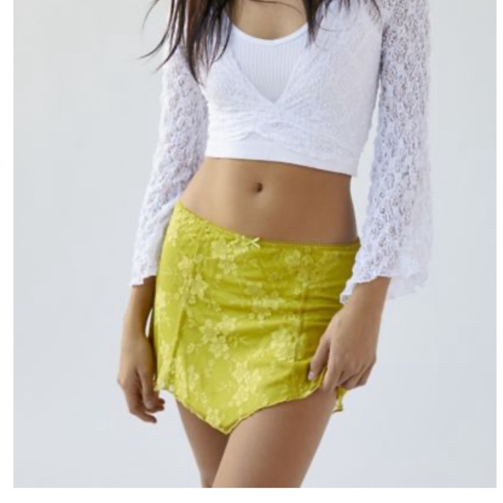 UO Mary Lace Low-Rise Mini Skirt